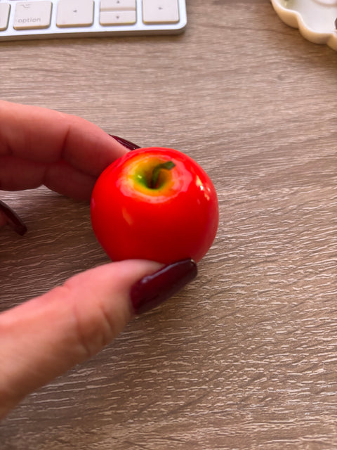 Apple Magnet