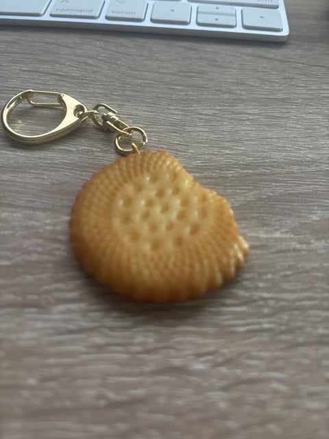 🍪🔑 Biscuit Keychain – Broken