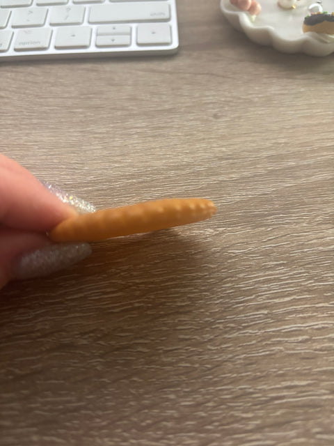 🍪🔑 Biscuit Keychain – Broken