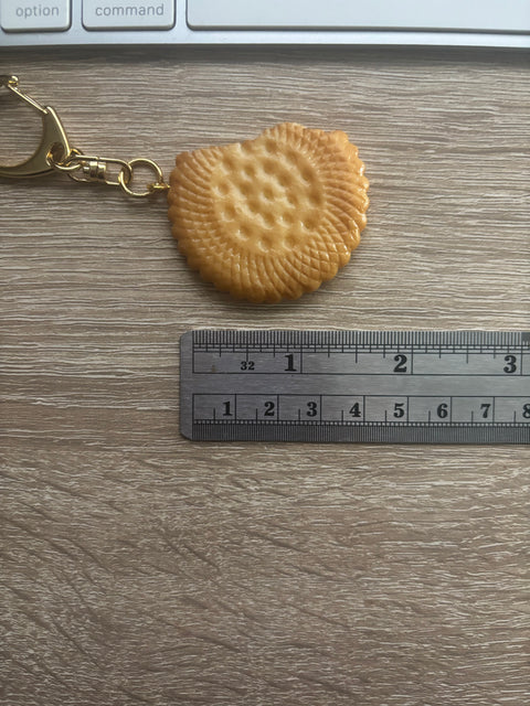 🍪🔑 Biscuit Keychain – Broken