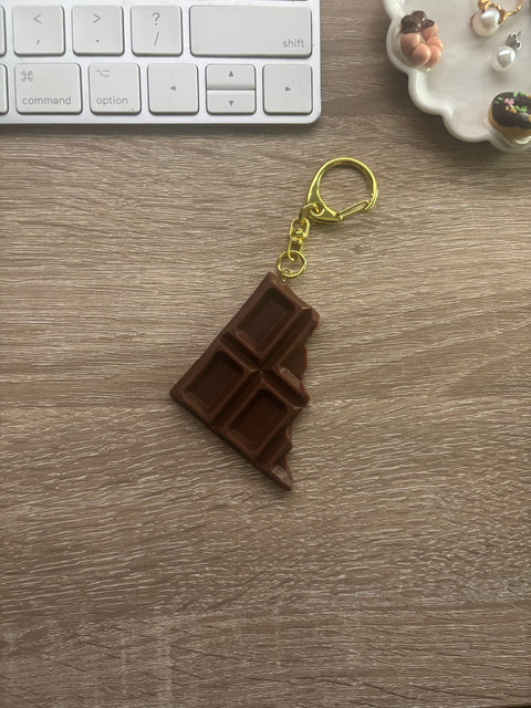 🍫🔑 Chocolate Bar Keychain – Broken