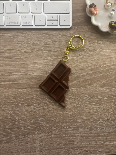🍫🔑 Chocolate Bar Keychain – Broken