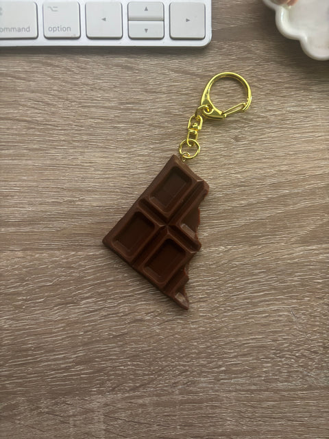 🍫🔑 Chocolate Bar Keychain – Broken