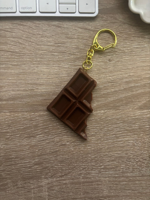 🍫🔑 Chocolate Bar Keychain – Broken