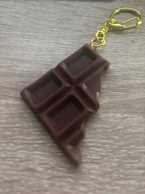 🍫🔑 Chocolate Bar Keychain – Broken