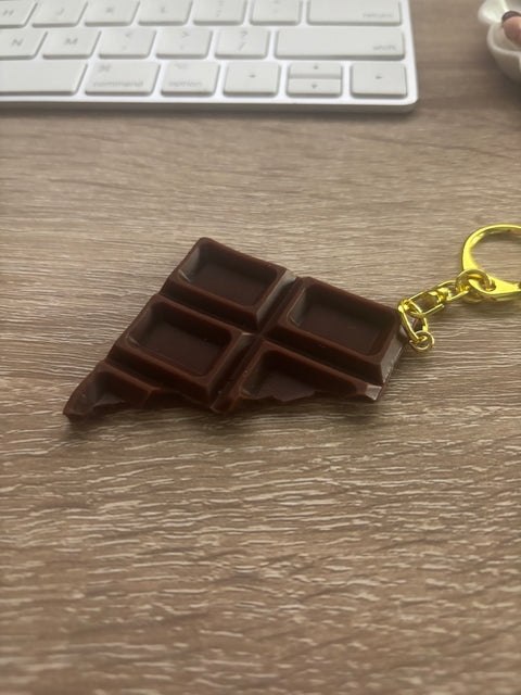 🍫🔑 Chocolate Bar Keychain – Broken