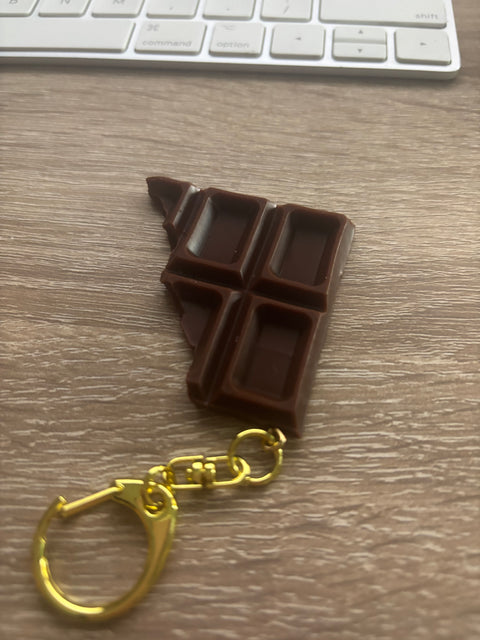🍫🔑 Chocolate Bar Keychain – Broken