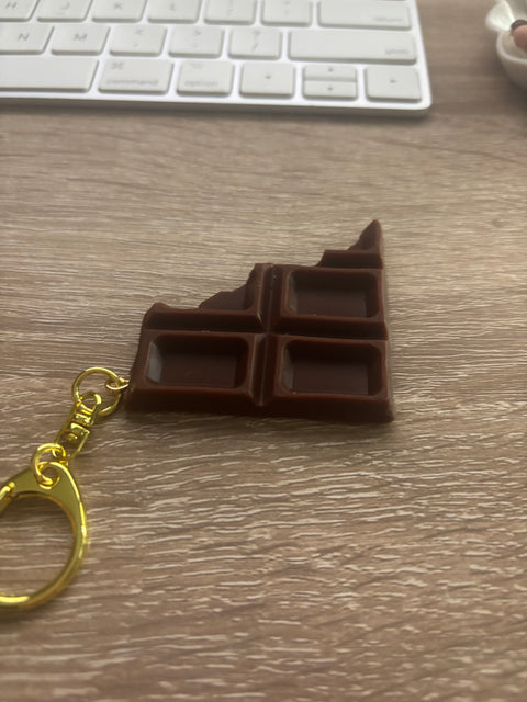 🍫🔑 Chocolate Bar Keychain – Broken