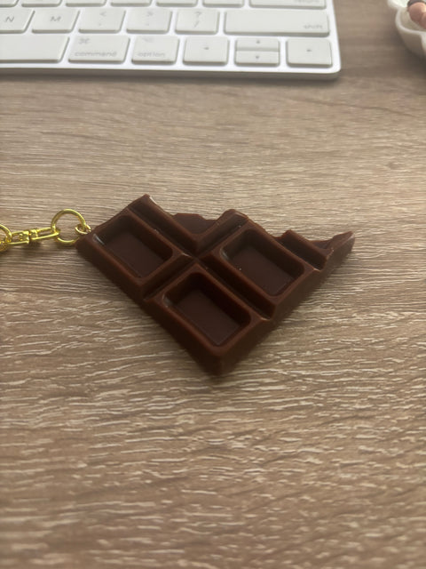 🍫🔑 Chocolate Bar Keychain – Broken