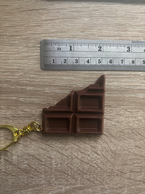 🍫🔑 Chocolate Bar Keychain – Broken