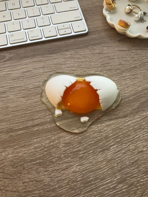 Cracked White Egg Magnet