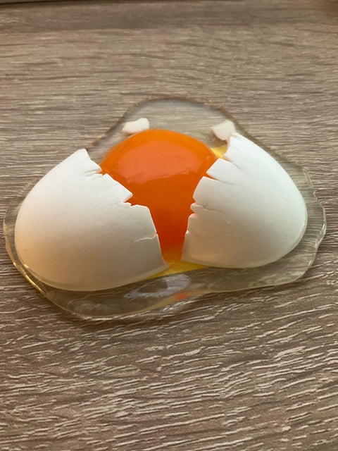 Cracked White Egg Magnet