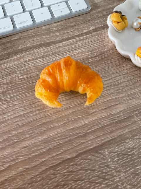 Croissant Magnet