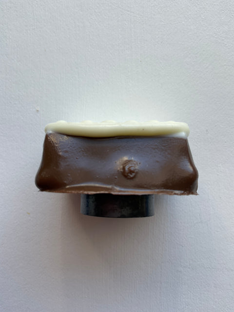 Chocolate Magnet White