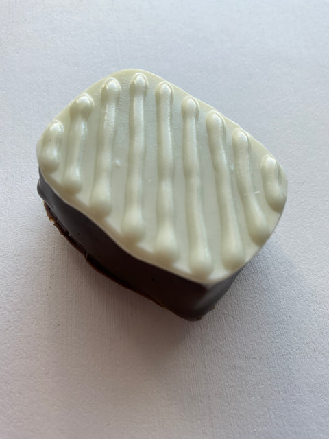 Chocolate Magnet White