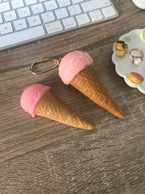 Ice Cream Magnet Strawberry