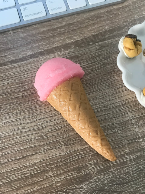 Ice Cream Magnet Strawberry